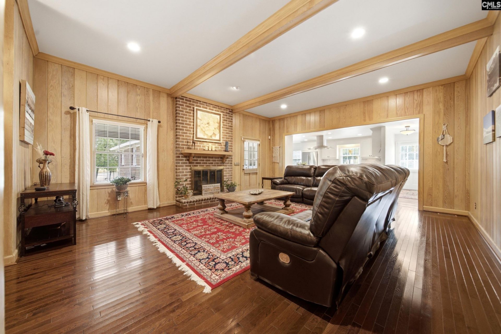 11 Park Shore Drive N Photo 9