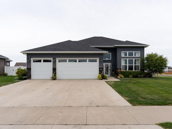902 50th Avenue W, West Fargo, ND 58078