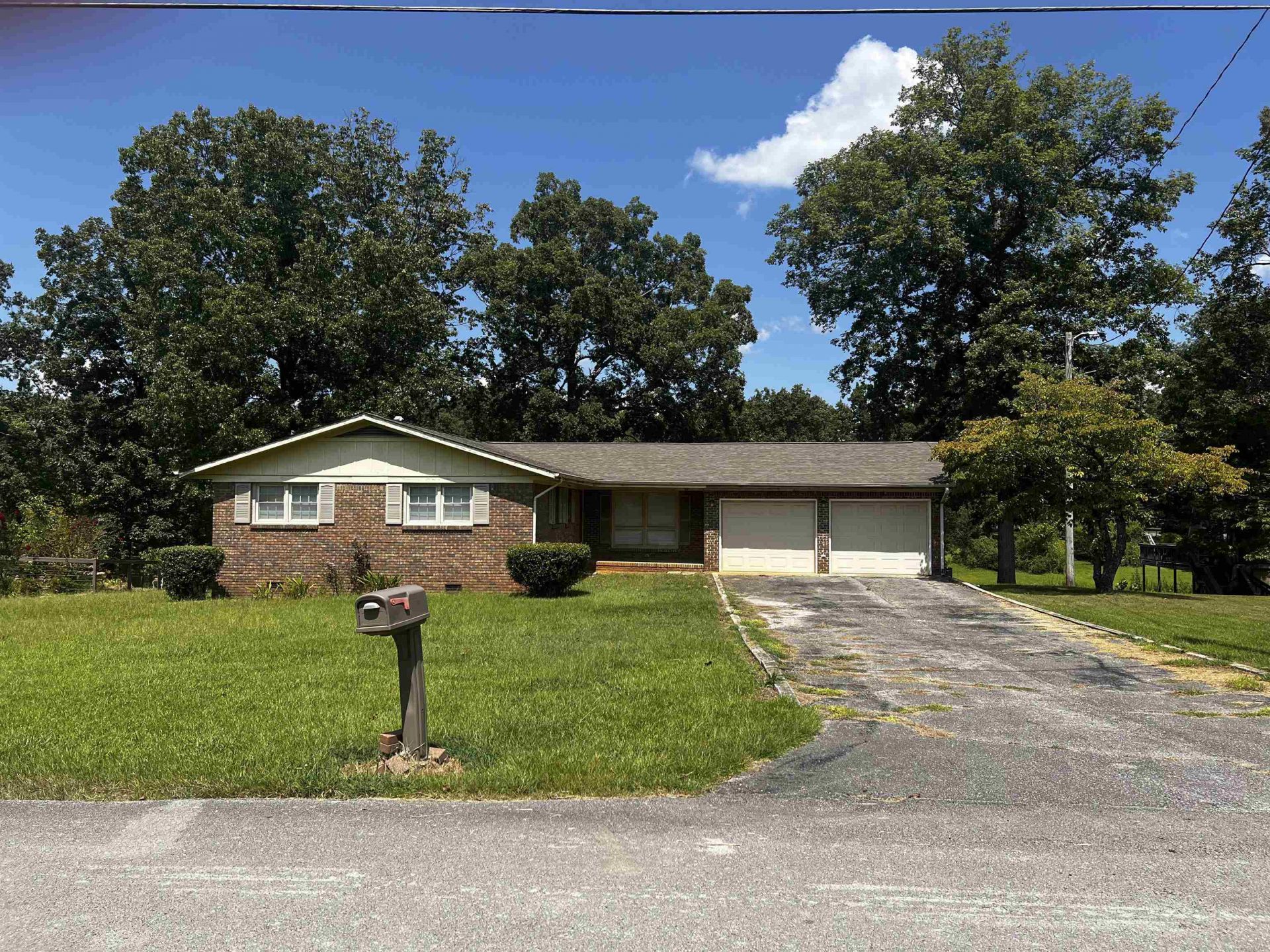 1235 Sheffield Cir Russellville, AL 35654
