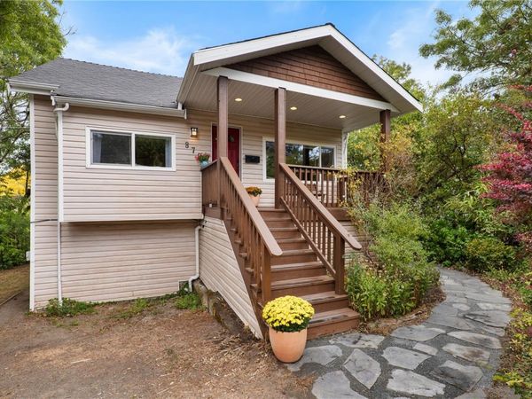 870 Brett Ave , Saanich, BC V8X 2Z6