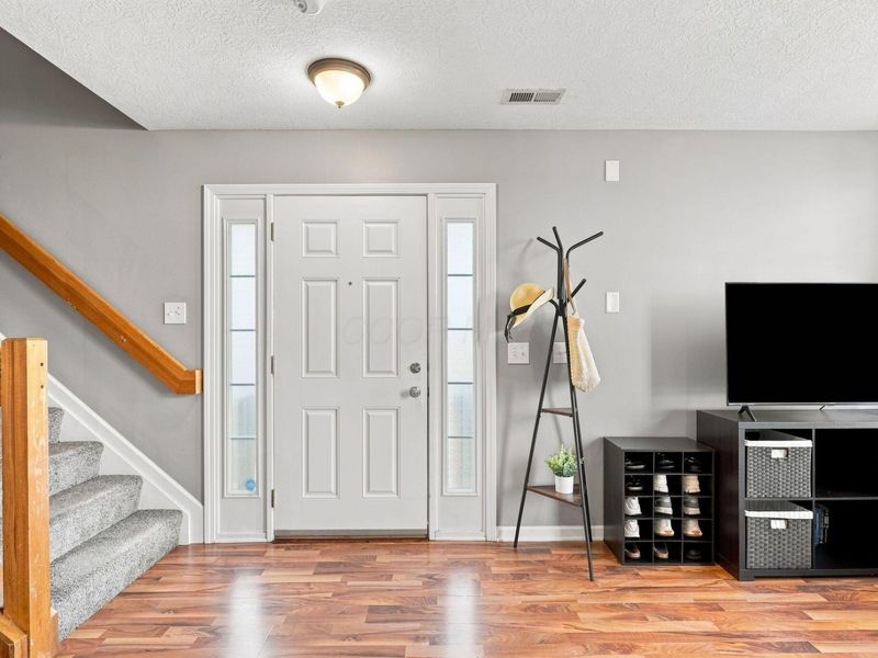 6058 Phar Lap Drive, Unit 17, New Albany, OH 43054 Photo 3