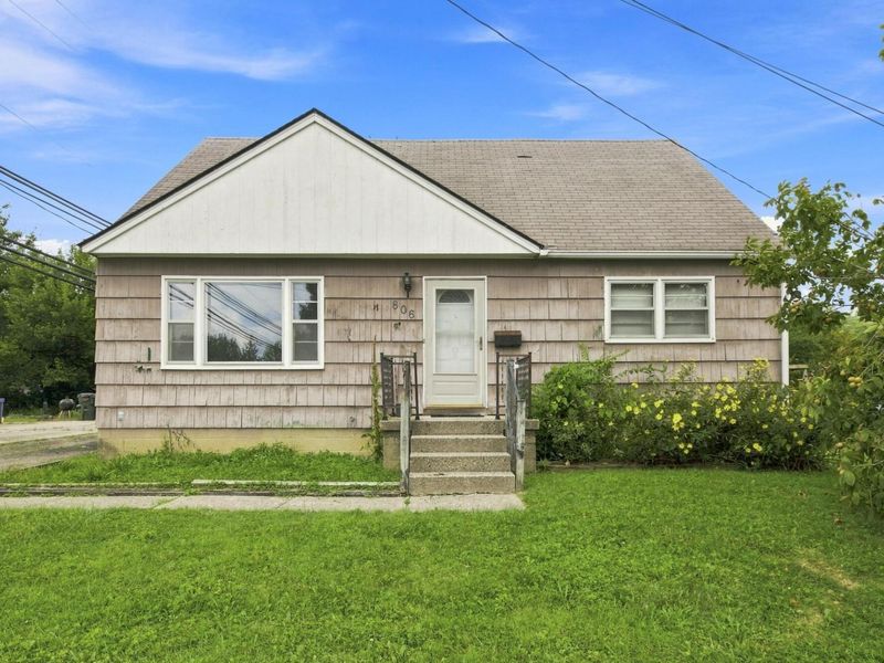 806 E Lincoln Avenue, Columbus, OH 43229 Photo 1
