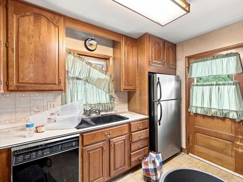 806 E Lincoln Avenue, Columbus, OH 43229 Photo 5