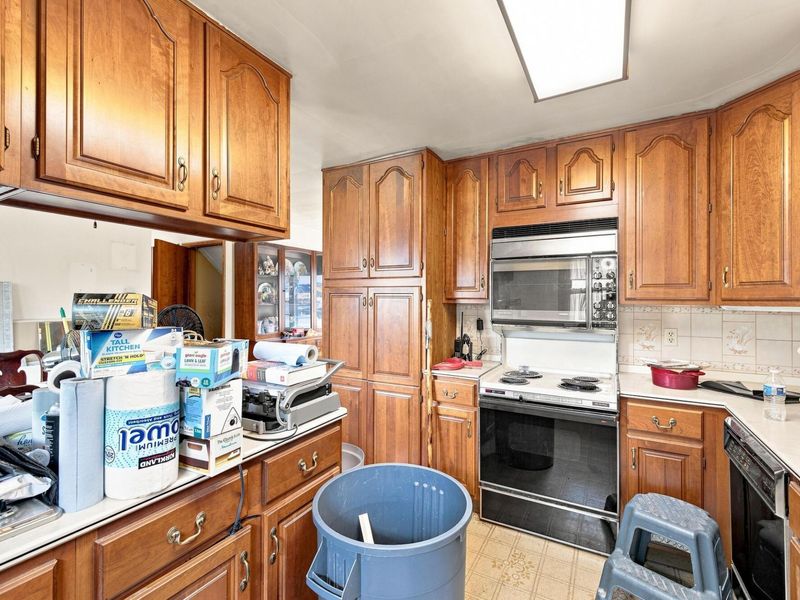 806 E Lincoln Avenue, Columbus, OH 43229 Photo 6