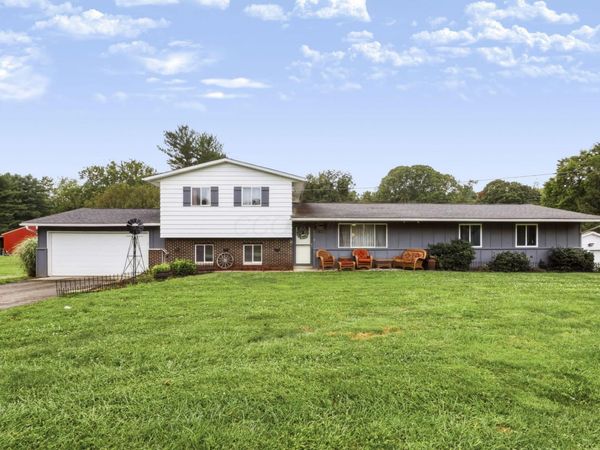 2403 Hickman Road NE, Newark, OH 43055