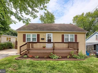 220 N DUKE STREET , HUMMELSTOWN, PA 17036