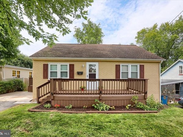 220 N DUKE STREET , HUMMELSTOWN, PA 17036