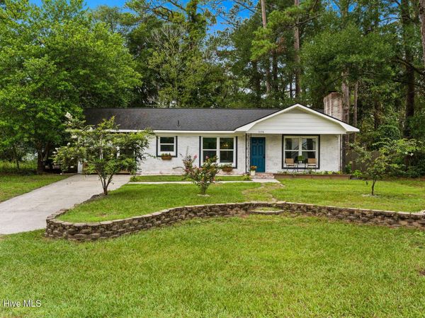 1036 Fayetteville Avenue , Calabash, NC 28467