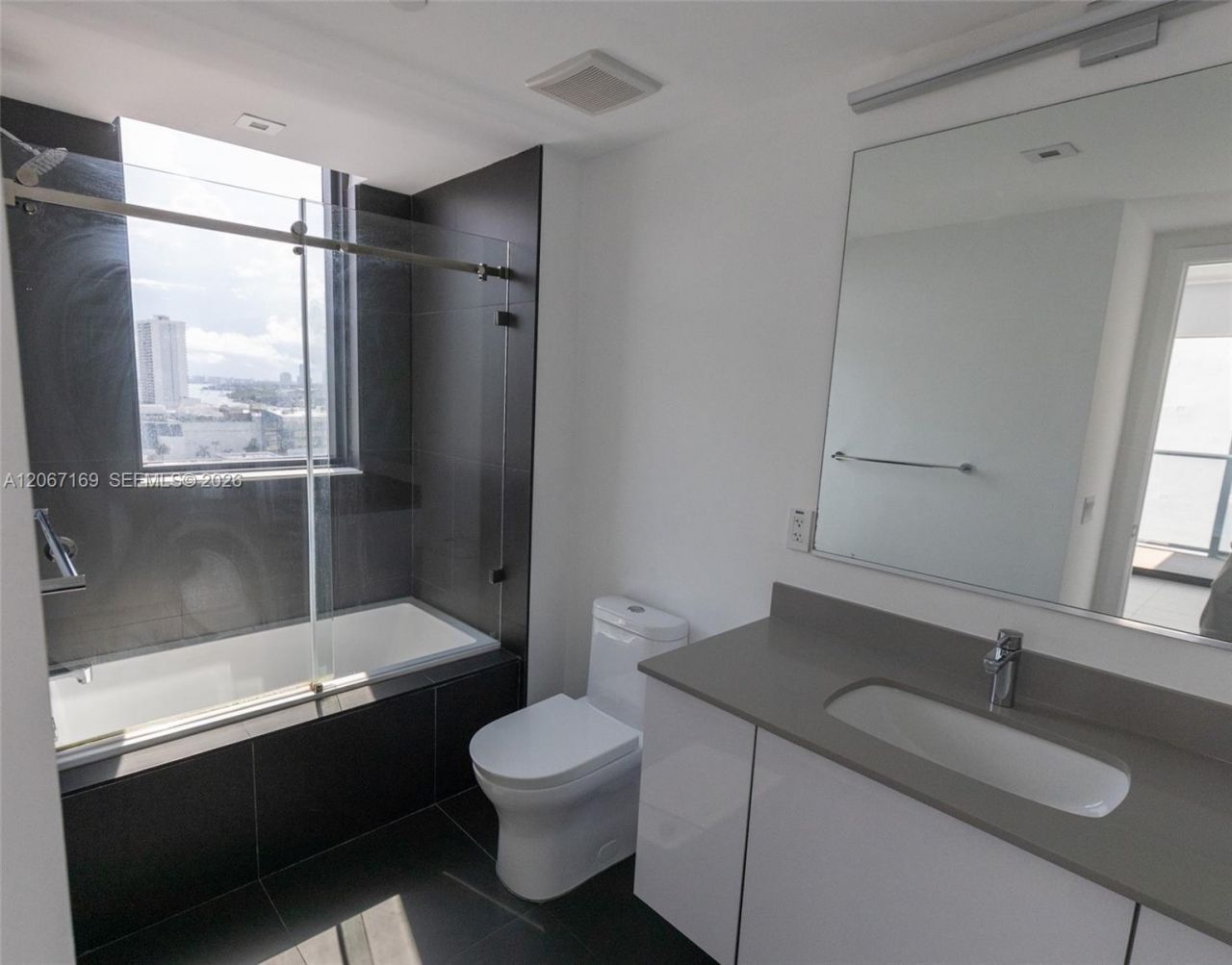 1600 NE 1st Ave , Unit 1420, Miami, FL 33132 Photo