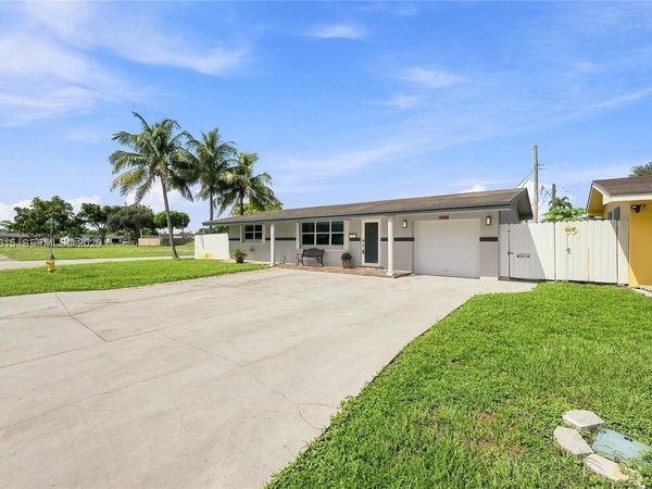 1000 NW 76th Ter, Pembroke Pines, FL 33024