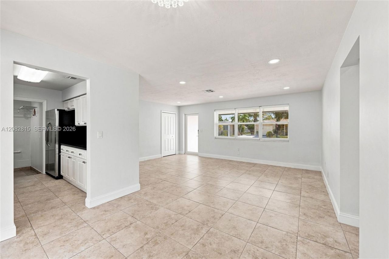 1000 NW 76th Ter, Pembroke Pines, FL 33024 Photo