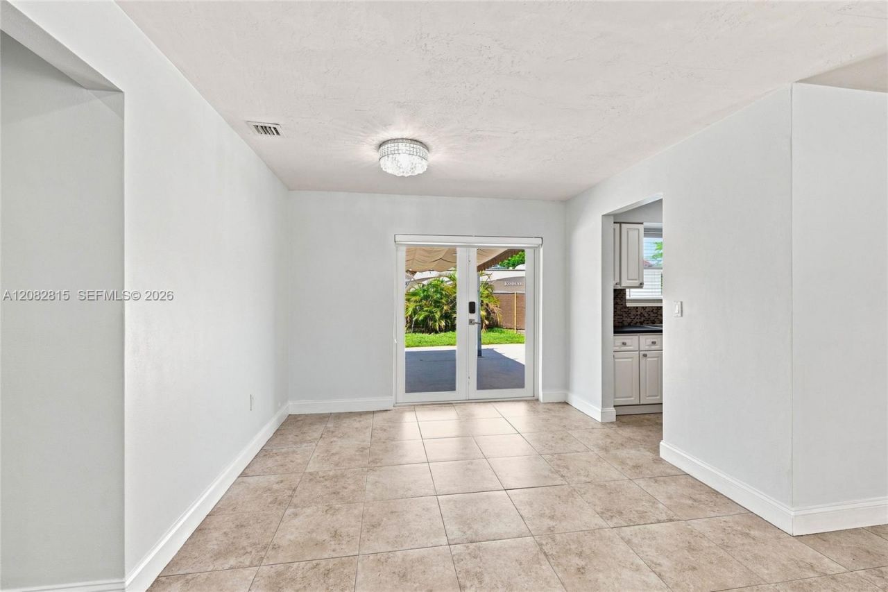 1000 NW 76th Ter, Pembroke Pines, FL 33024 Photo
