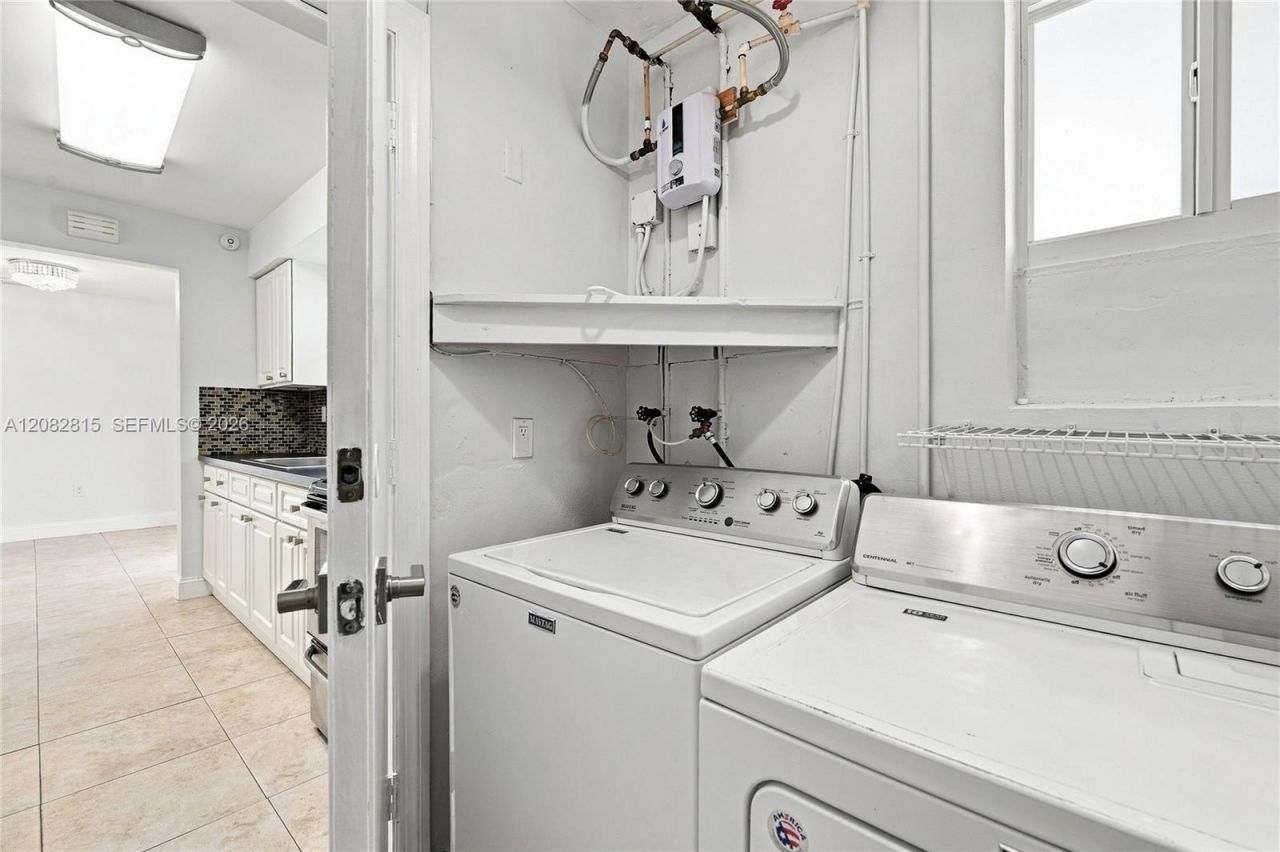 1000 NW 76th Ter, Pembroke Pines, FL 33024 Photo
