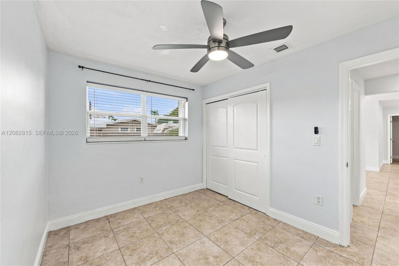 1000 NW 76th Ter, Pembroke Pines, FL 33024 Photo