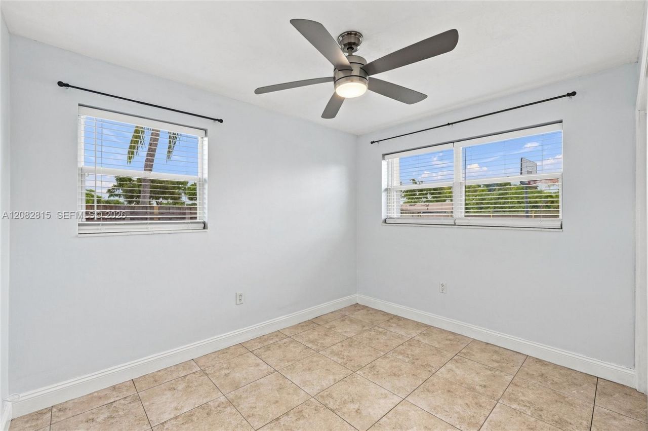1000 NW 76th Ter, Pembroke Pines, FL 33024 Photo