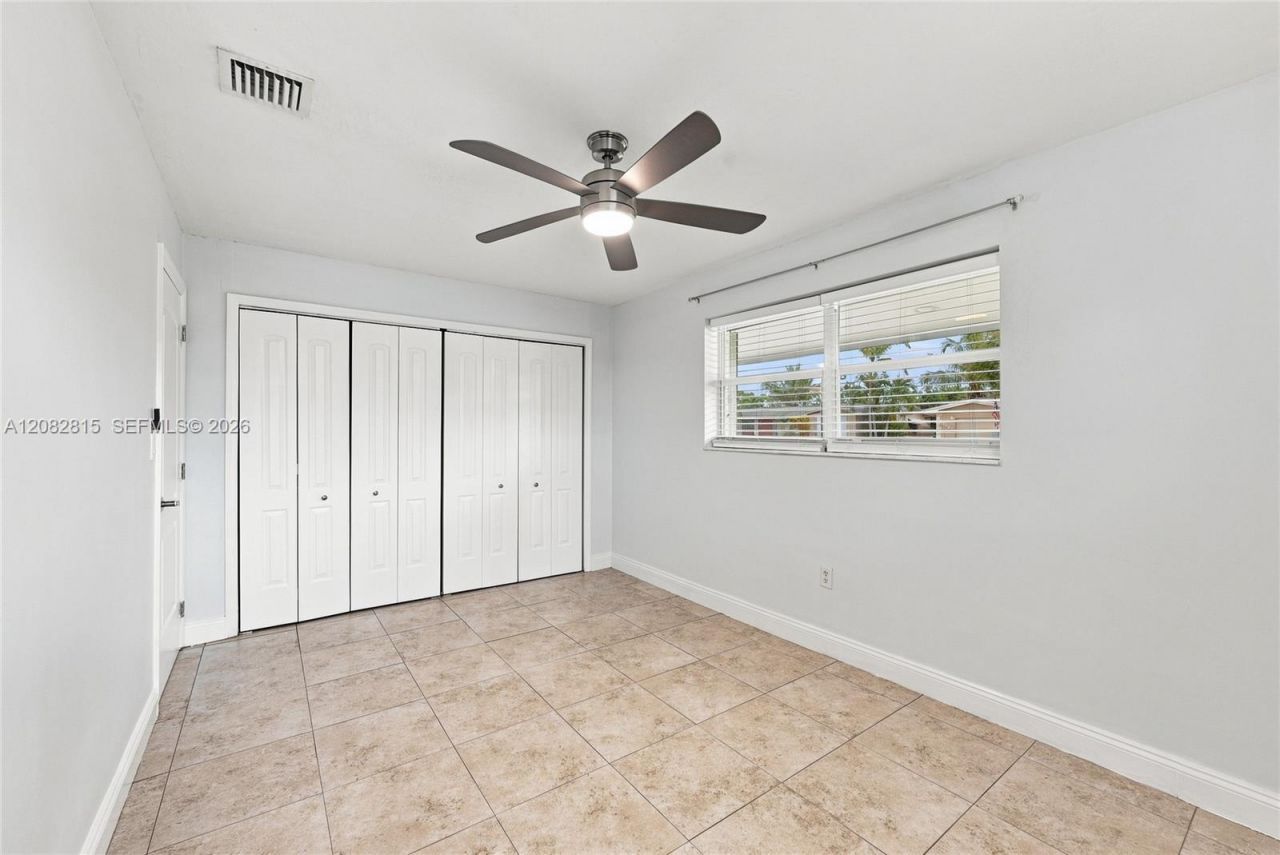 1000 NW 76th Ter, Pembroke Pines, FL 33024 Photo