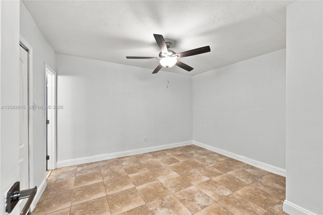 1000 NW 76th Ter, Pembroke Pines, FL 33024 Photo