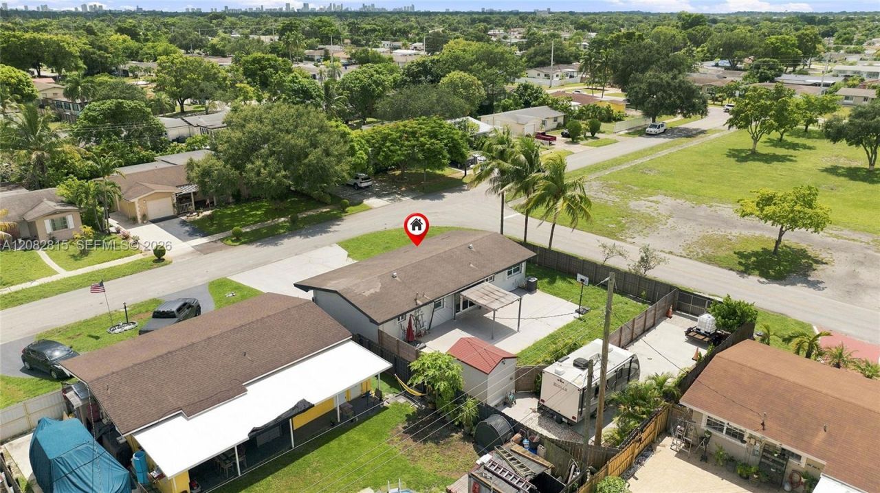 1000 NW 76th Ter, Pembroke Pines, FL 33024 Photo