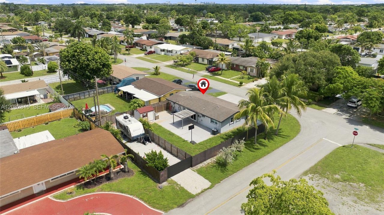 1000 NW 76th Ter, Pembroke Pines, FL 33024 Photo