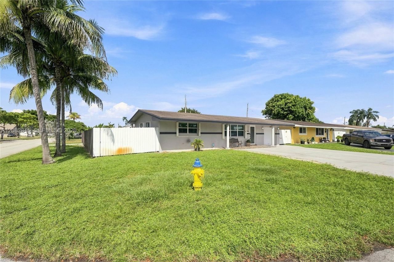 1000 NW 76th Ter, Pembroke Pines, FL 33024 Photo