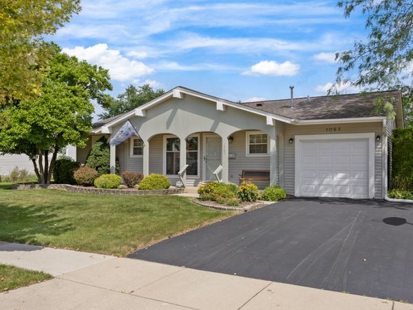 1067 Grissom Trail , Elk Grove Village, IL 60007