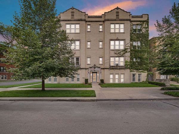 6104 N Rockwell Street, Unit 3N, Chicago, IL 60659