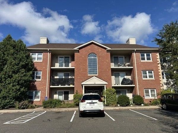 32 Maple Crest Cir, Unit I, Holyoke, MA 01040