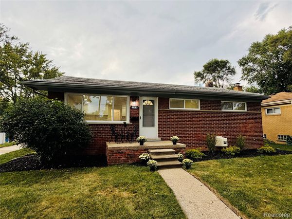 318 Royal Park Lane, Madison Heights, Mi 48071