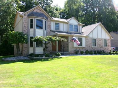 5303 Woodrun Drive , West Bloomfield Township, Mi 48323