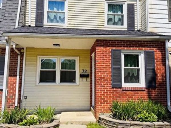 32 ETHAN ALLEN COURT , NEWARK, DE 19711