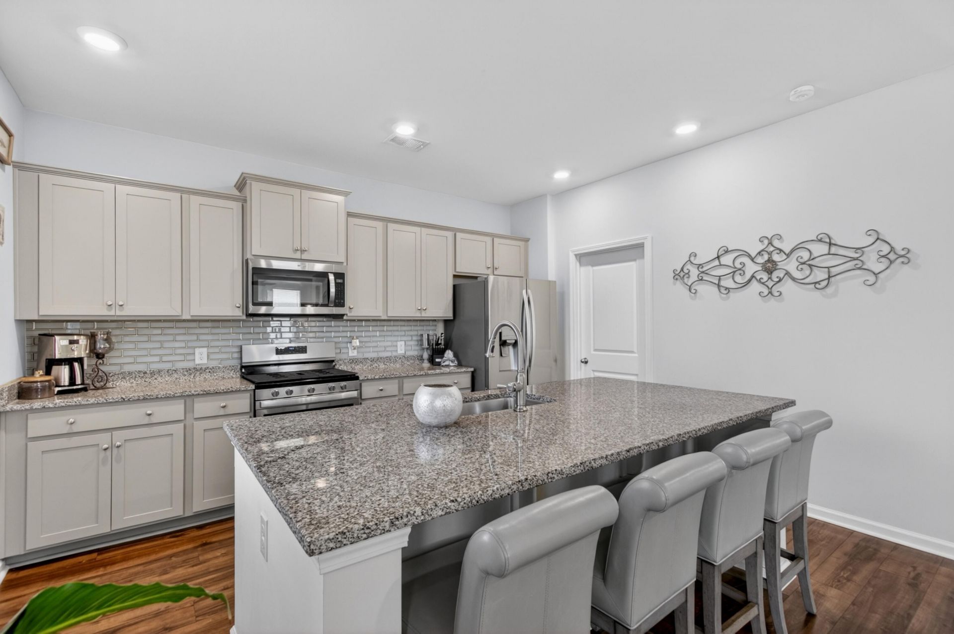 437 Ribbon Road Photo 9