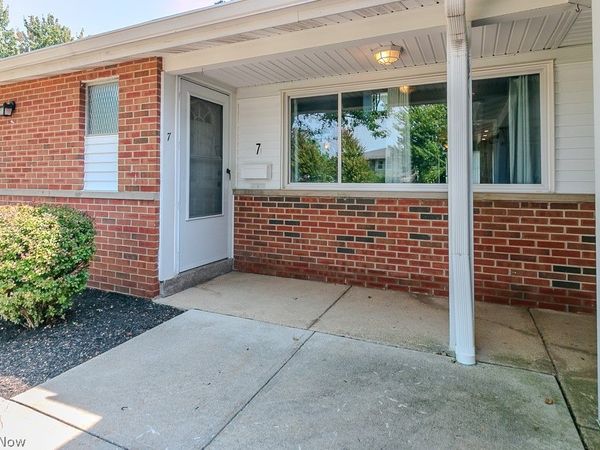 25600 Country Club Boulevard , Unit 7, North Olmsted, OH 44070