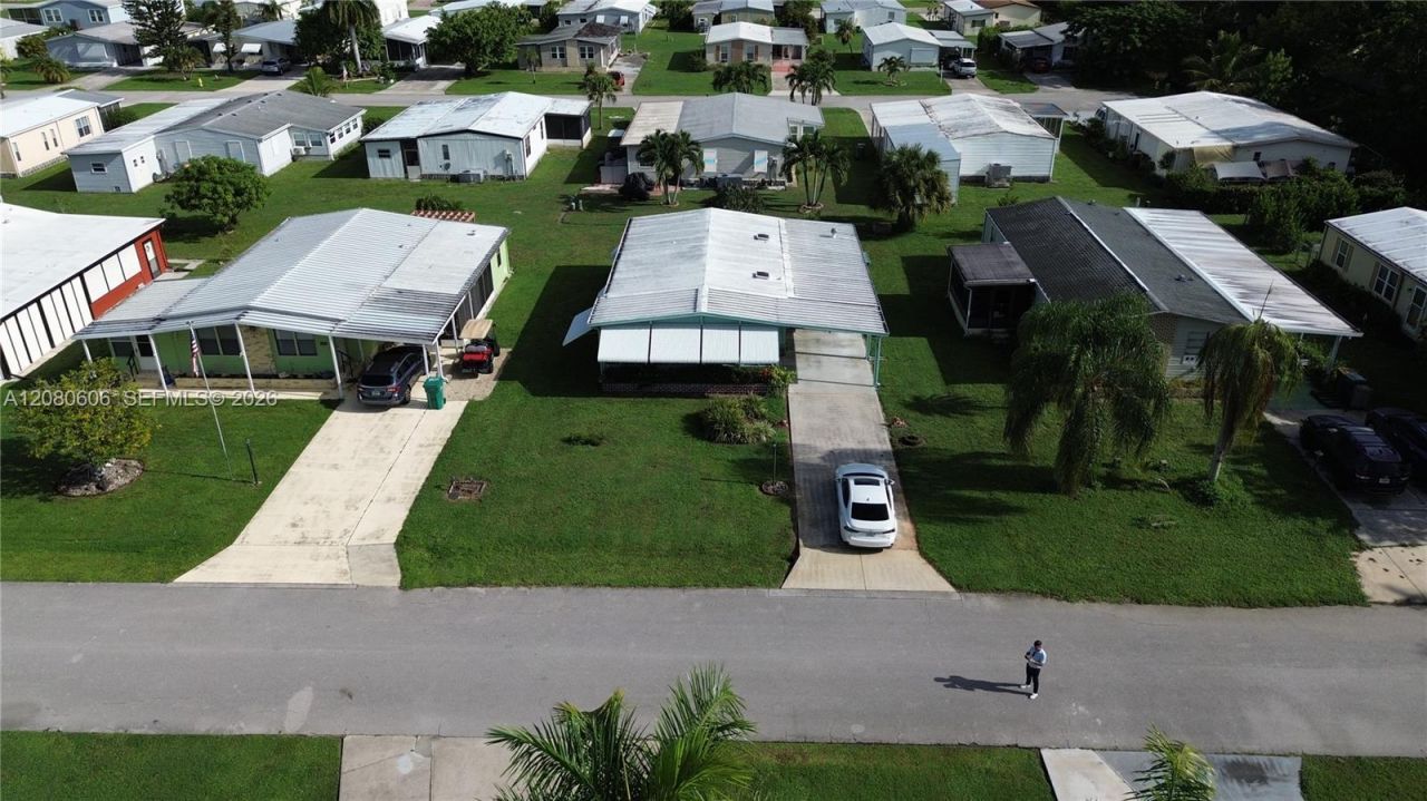 121 Sugar Loaf, Unit 63, Naples, FL 34114 Photo