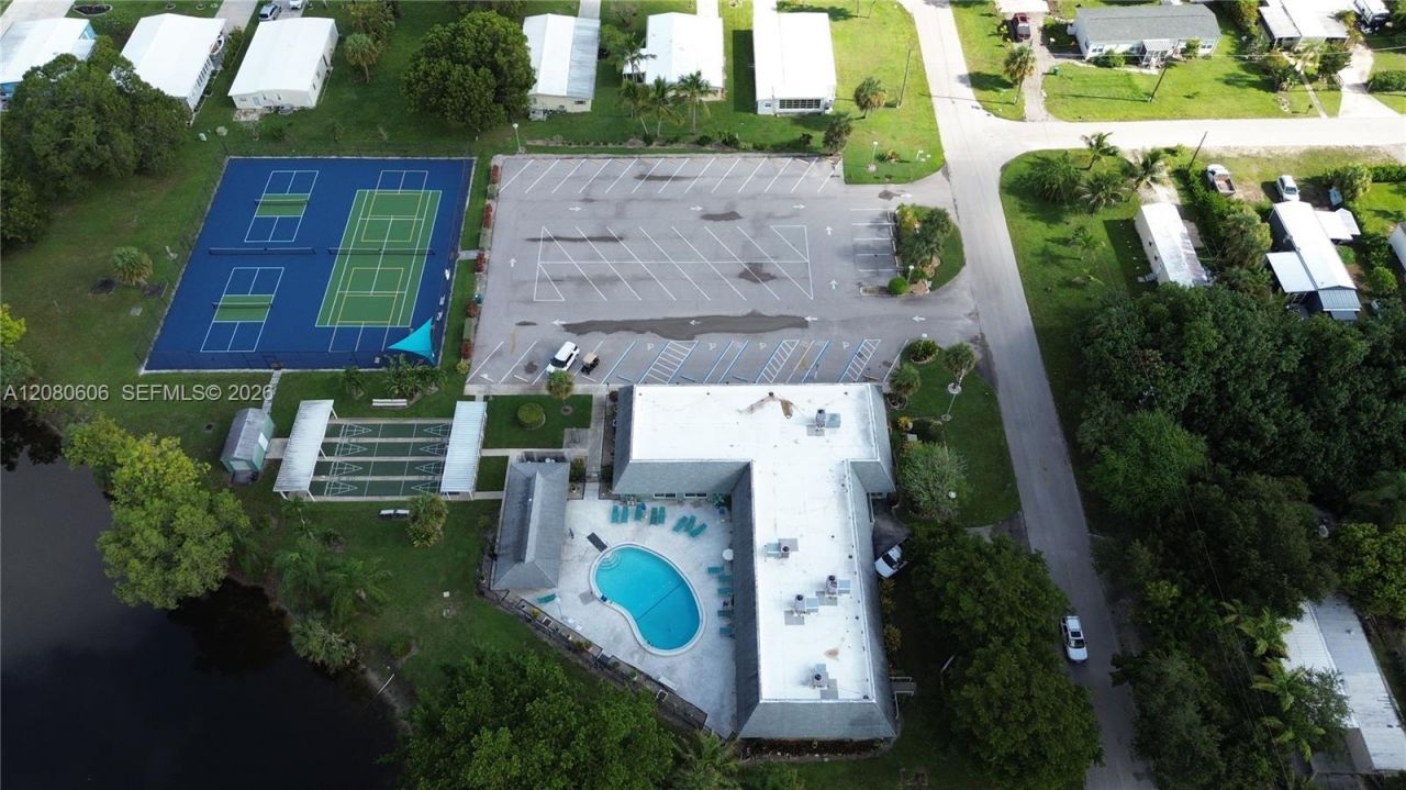 121 Sugar Loaf, Unit 63, Naples, FL 34114 Photo