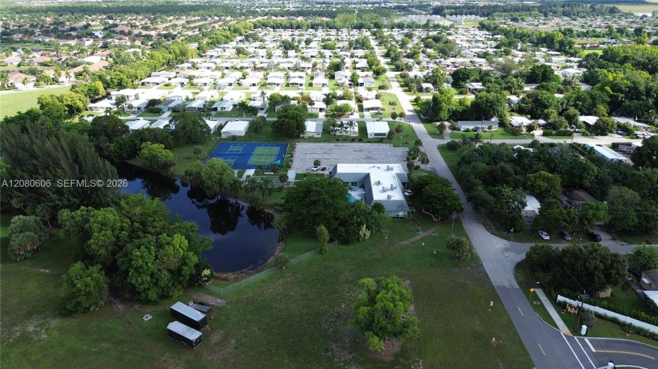 121 Sugar Loaf, Unit 63, Naples, FL 34114 Photo