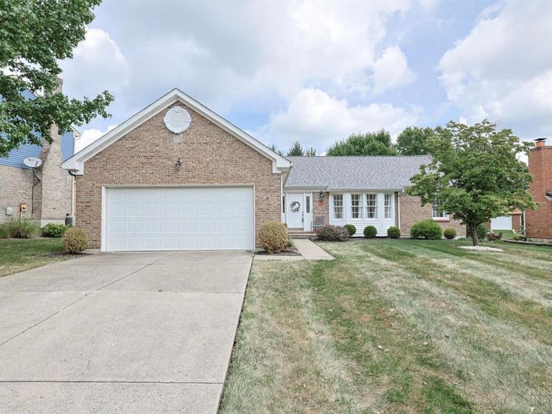 1902 Sandcliff Drive, Anderson Township, OH 45255 Photo 2