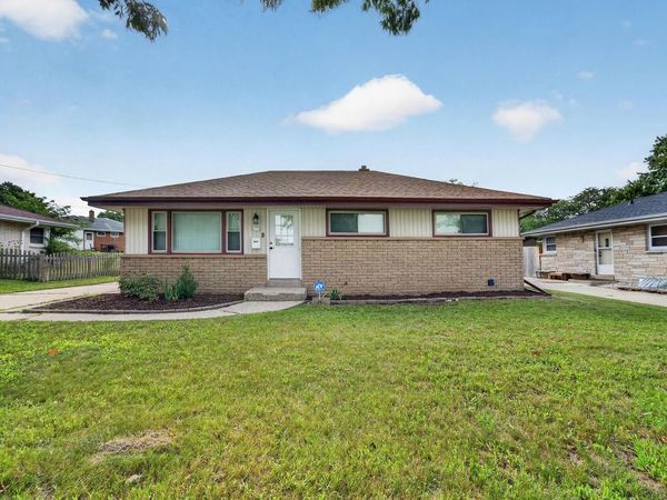 8125 W Clovernook STREET, Milwaukee, WI 53223