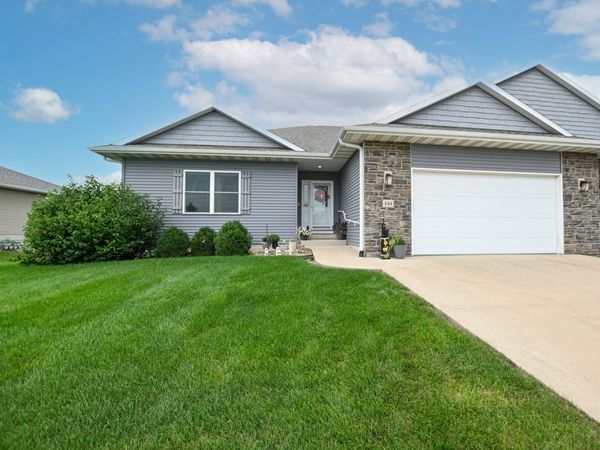 544 Meadow Oak Circle, Fairfax, IA 52228
