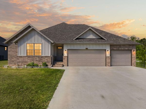 1481 N Lyon Avenue , Republic, MO 65738