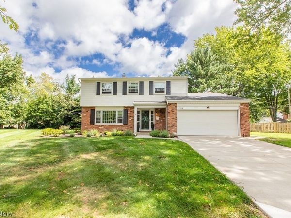 209 James Circle , Avon Lake, OH 44012