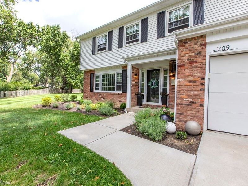 209 James Circle, Avon Lake, OH 44012 Photo 2
