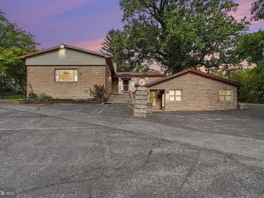 1465 COLONIAL ROAD , HARRISBURG, PA 17112