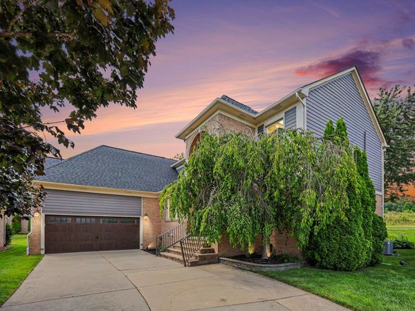59807 Glacier Ridge N, Washington, MI 48094