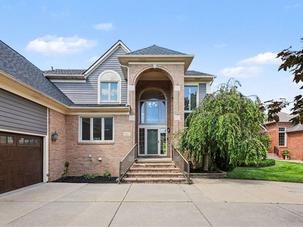 59807 Glacier Ridge N, Washington, MI 48094