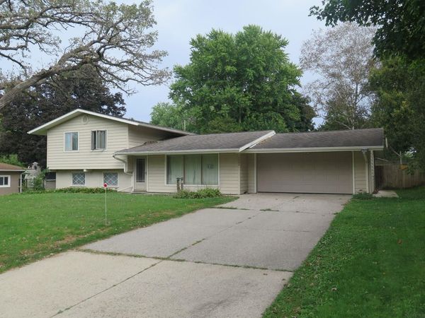 1504 Division St. , Decorah, IA 52101