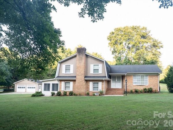 3401 Tracelake Drive, Matthews, NC 28105
