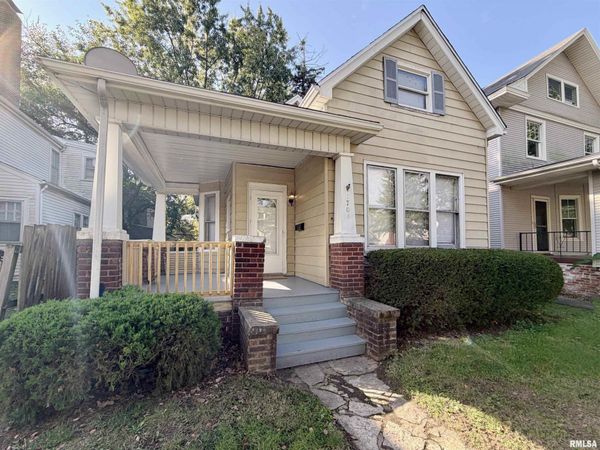 1704 W CALLENDER Avenue, Peoria, IL 61606