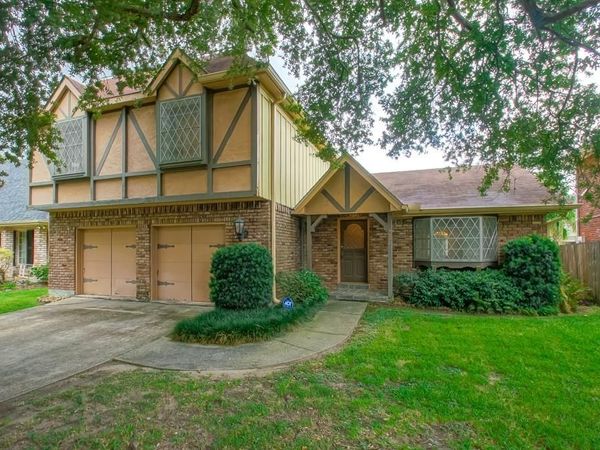 4520 CHATEAU Drive, Metairie, LA 70002