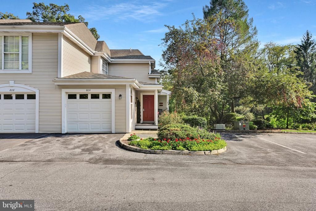 804 COUNTRY PLACE DRIVE, LANCASTER, PA 17601