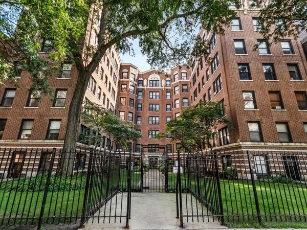 725 W Sheridan Road , Unit 204, Chicago, IL 60613